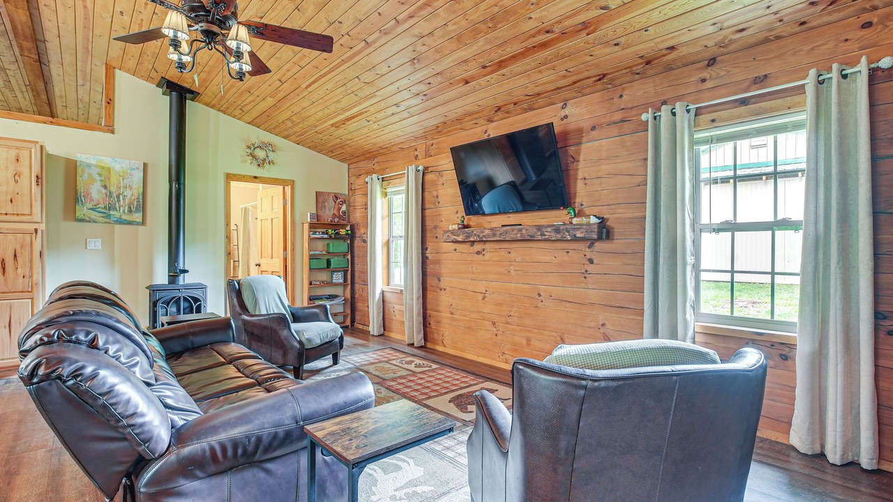Photo of Bedroom in White Cottage