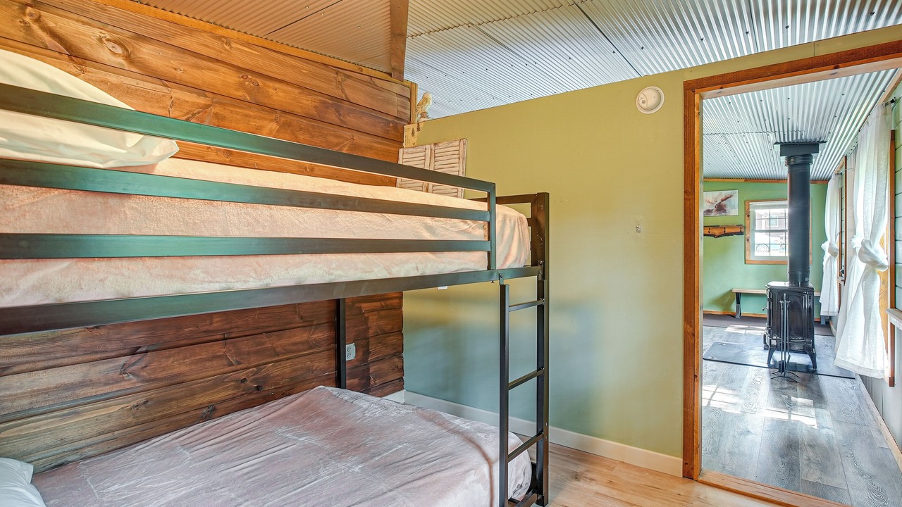 Photo of Bedroom in White Cottage