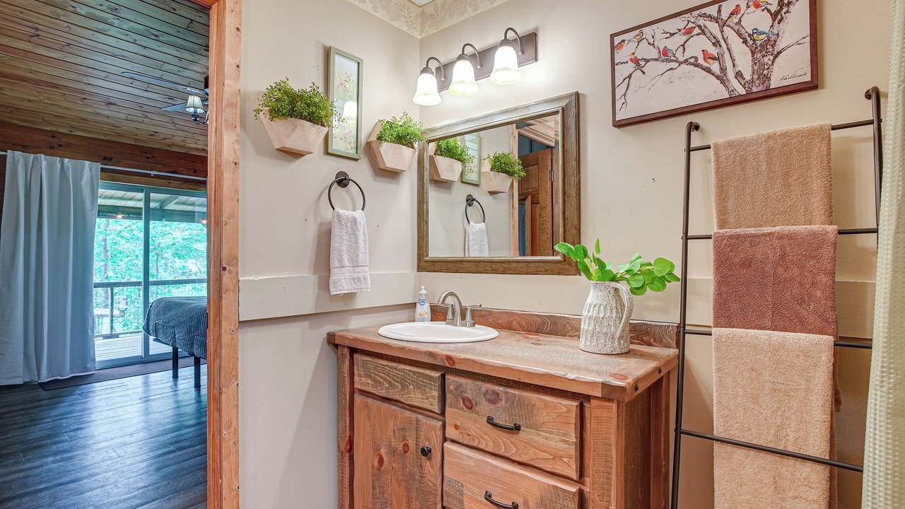 Photo of Bathroom in White Cottage