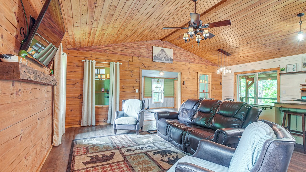 Photo of Livingroom in White Cottage