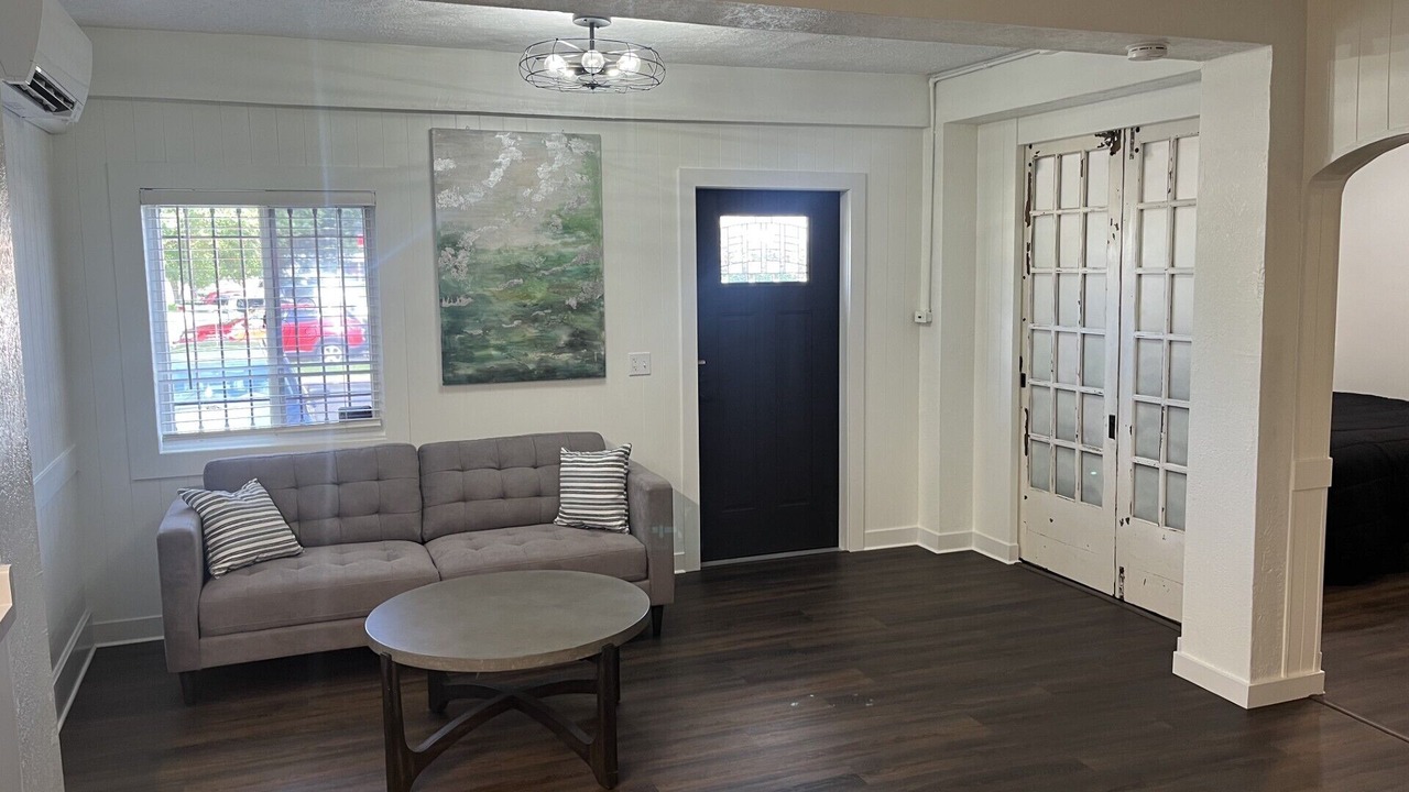 Photo of Livingroom in Newark