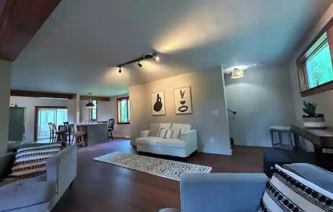 Photo of Livingroom in Massillon