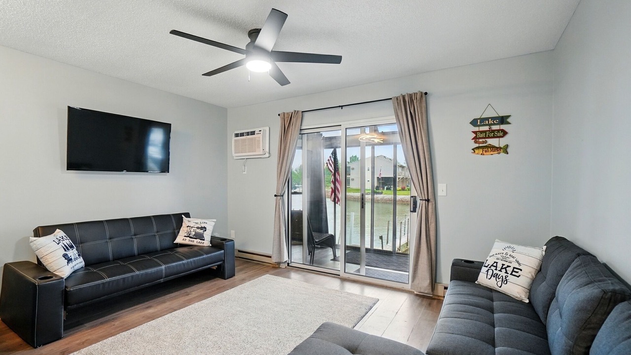 Photo of Livingroom in Oak Harbor