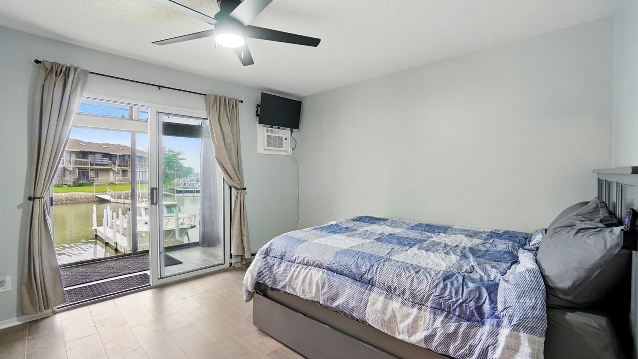 Photo of Bedroom in Oak Harbor