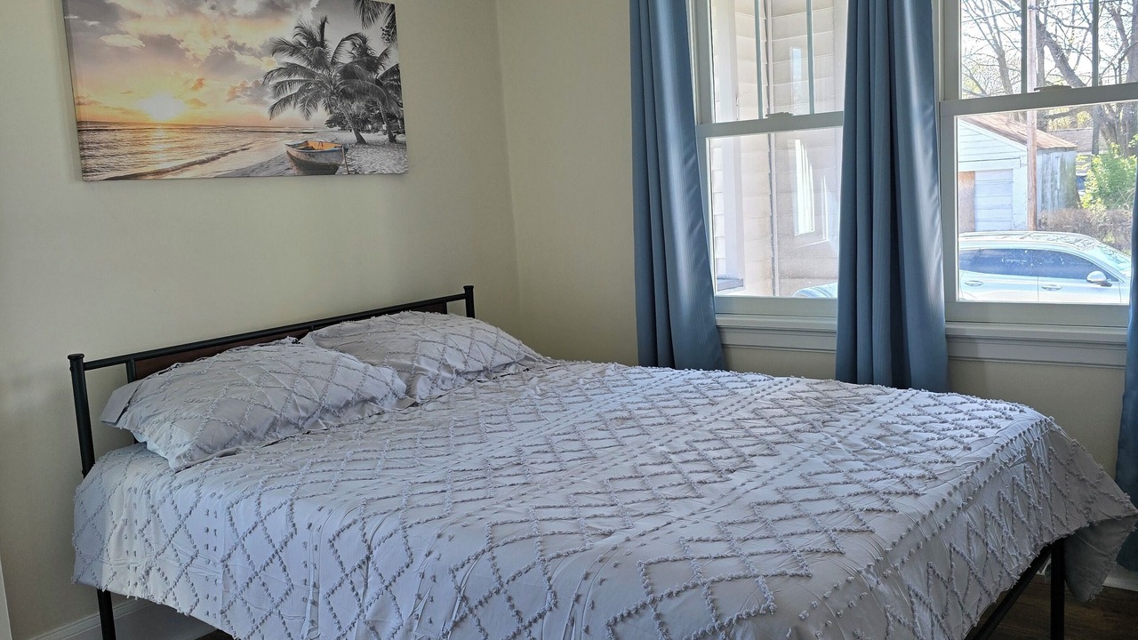 Photo of Bedroom in Roselawn Finance
