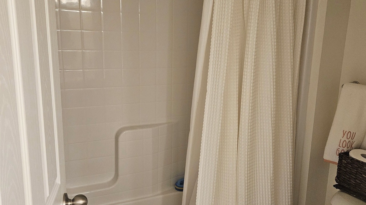 Photo of Bathroom in Summit Station
