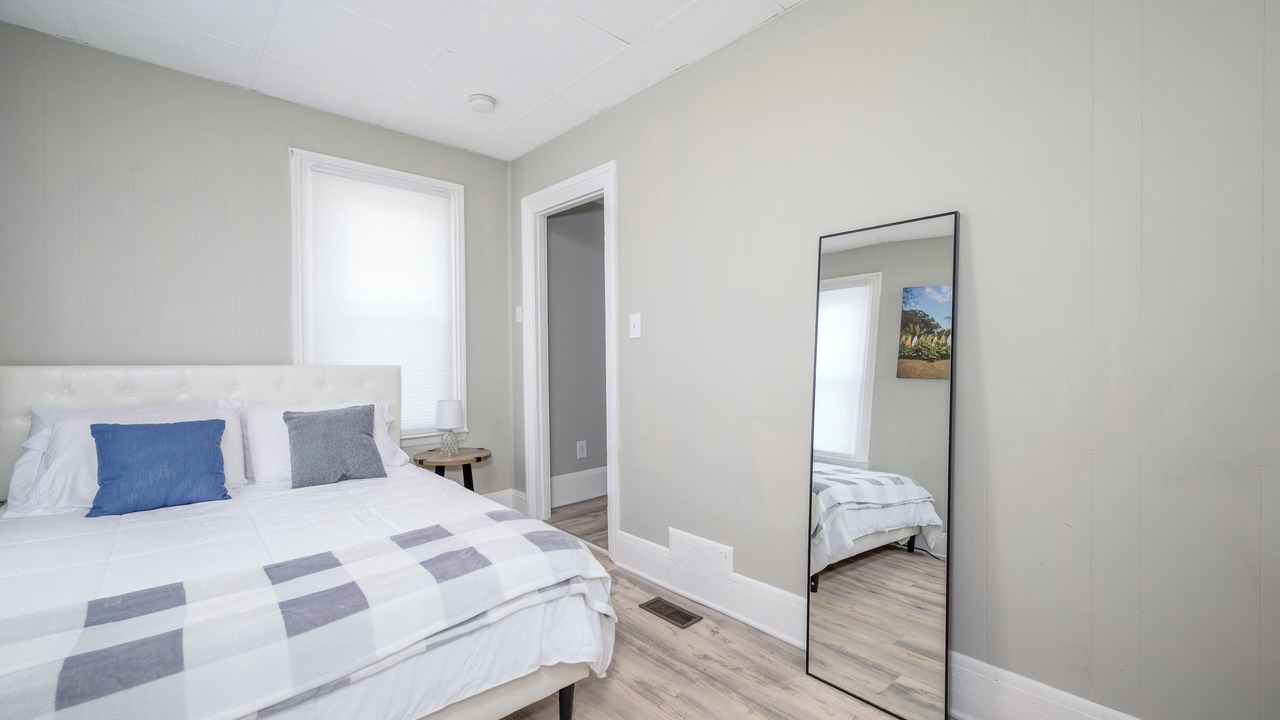 Photo of Bedroom in Cuyahoga Falls
