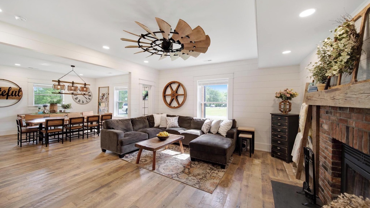Photo of Livingroom in Plain City