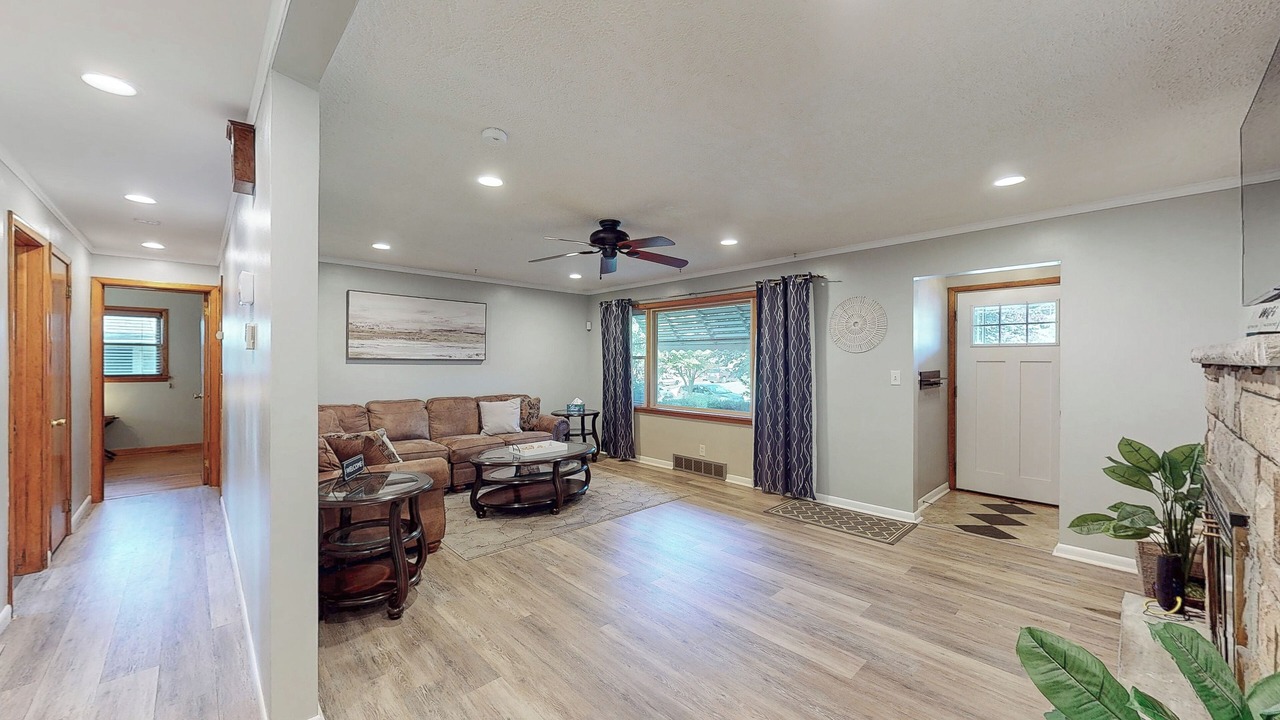 Photo of Livingroom in Canton