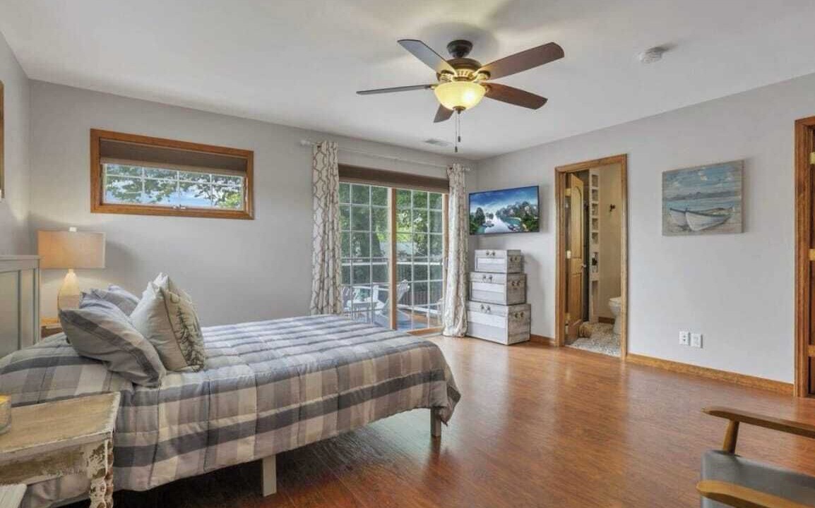 Photo of Bathroom in Buckeye Lake