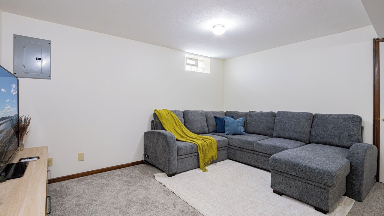 Photo of Livingroom in Akron