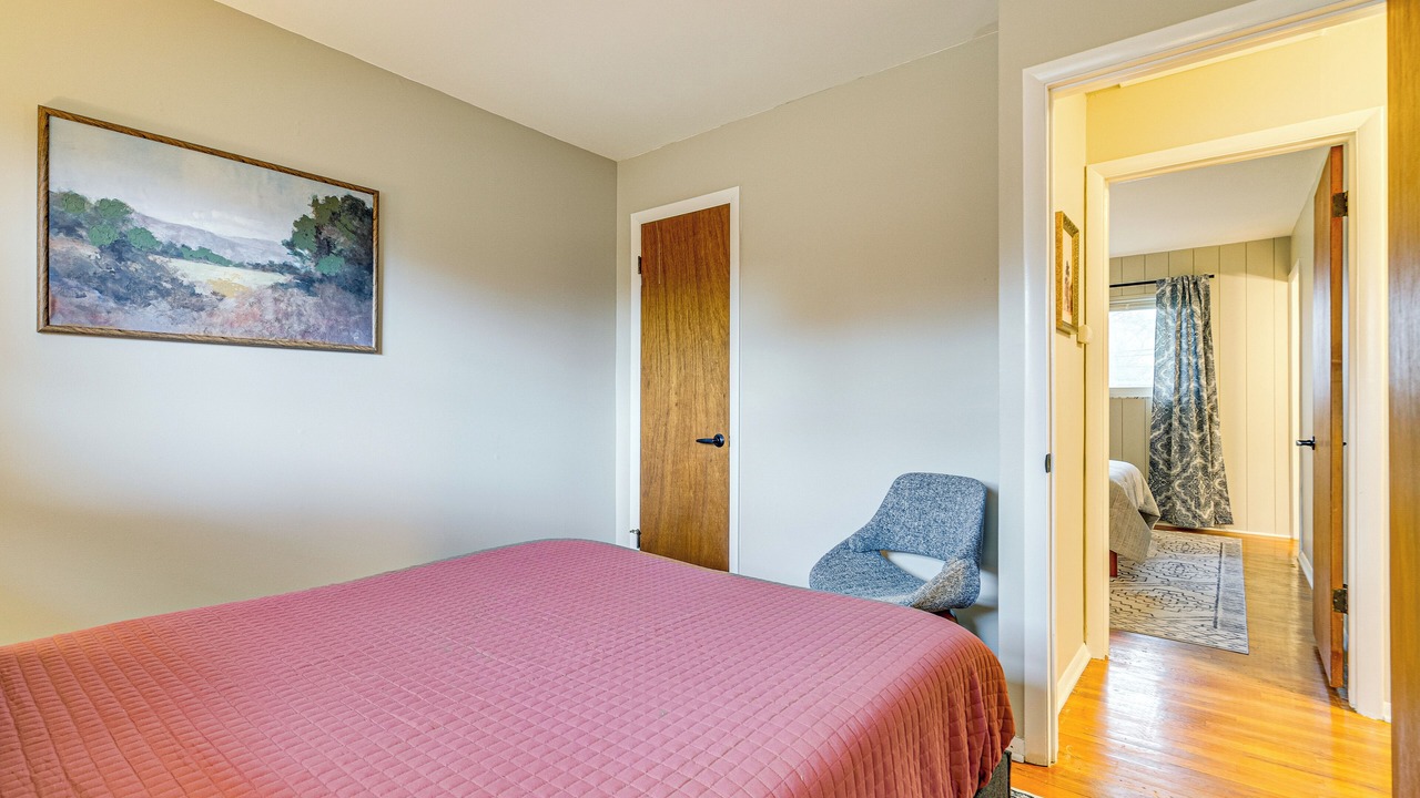 Photo of Bedroom in Summit Station