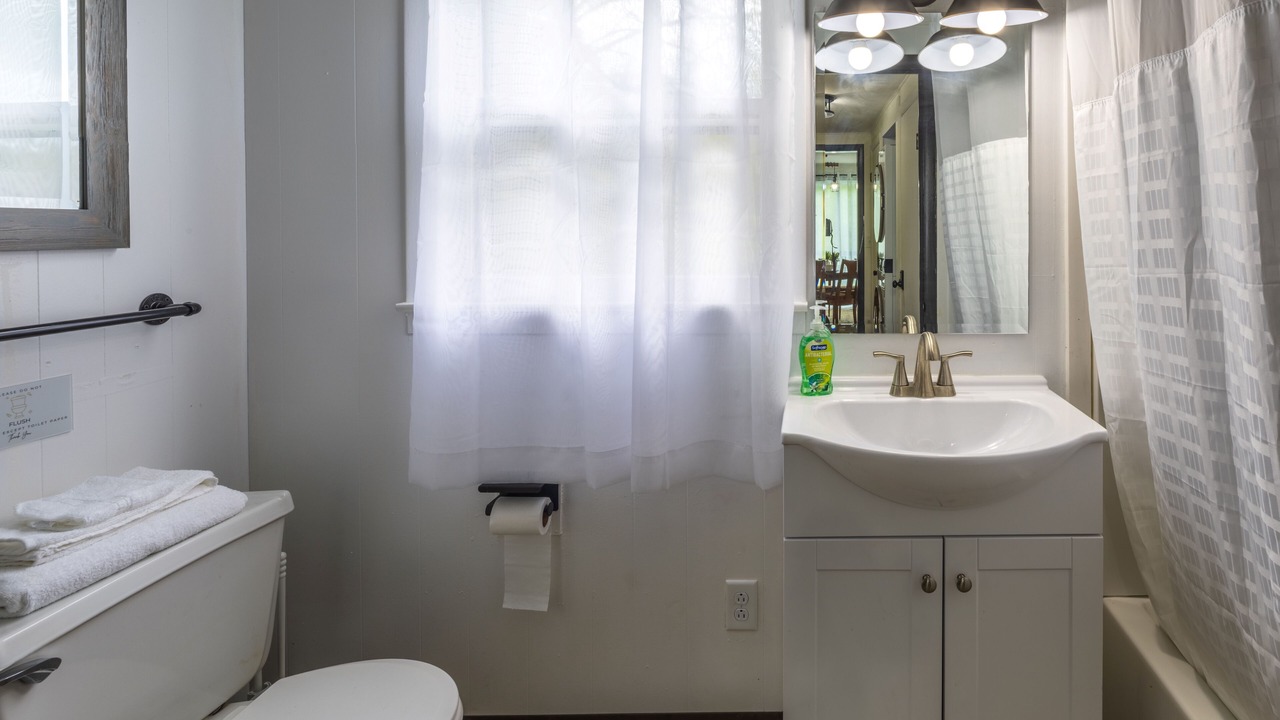 Photo of Bathroom in McArthur