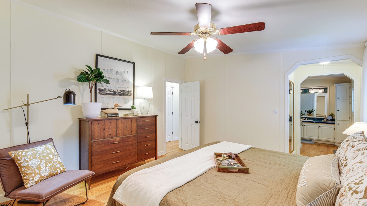 Photo of Bedroom in Loudonville
