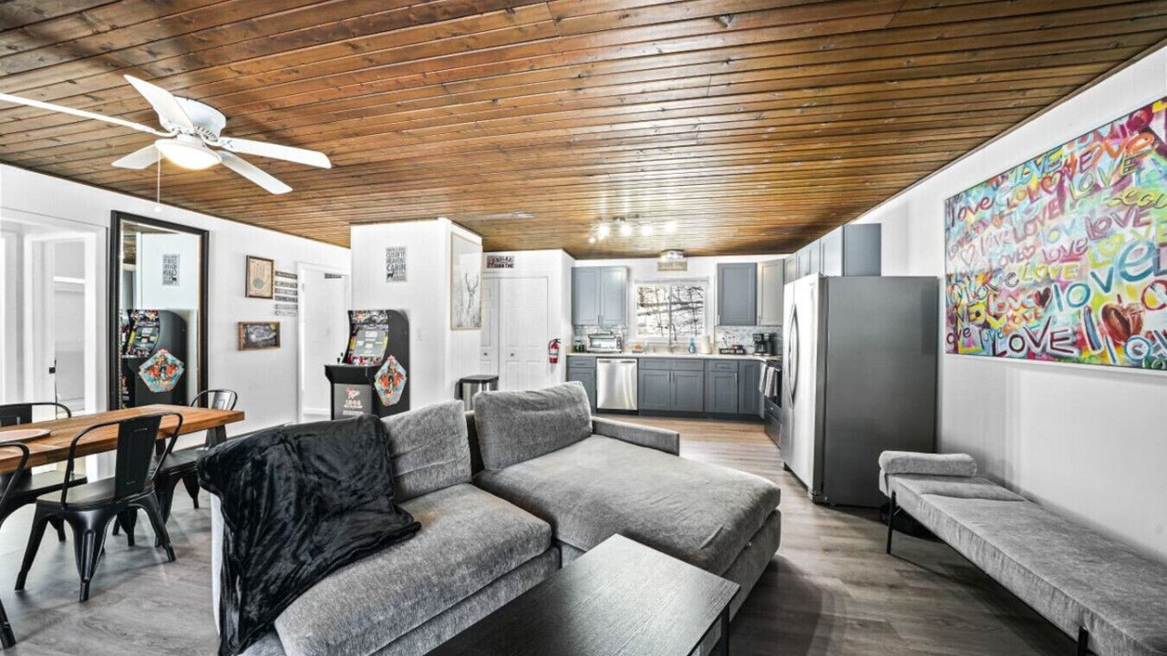 Photo of Livingroom in Streetsboro