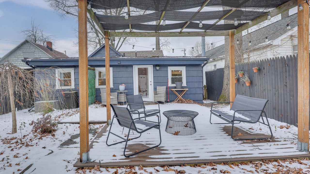 Photo of Patio Balcony in Meyers Lake
