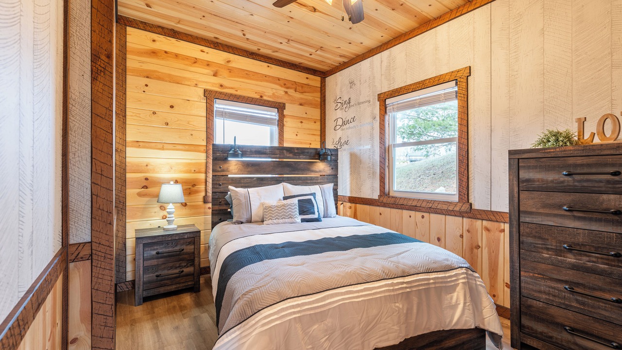 Photo of Bedroom in Sugarcreek