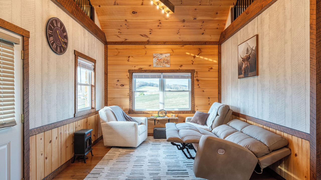 Photo of Livingroom in Sugarcreek