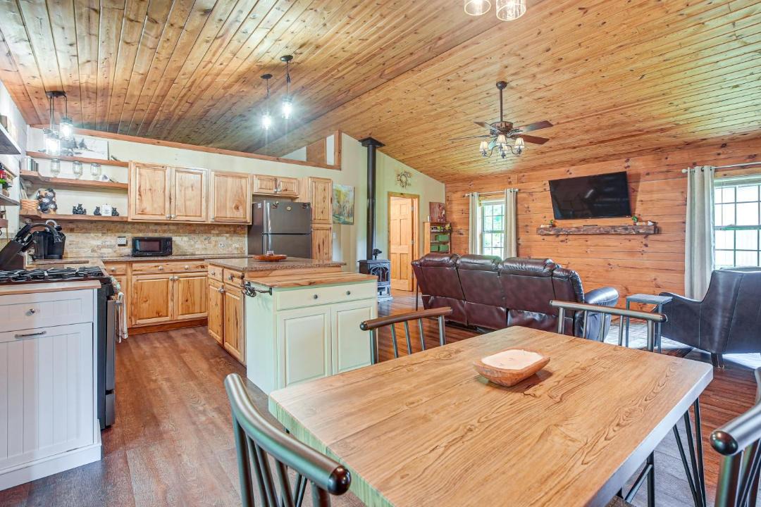 Photo of Kitchen in White Cottage
