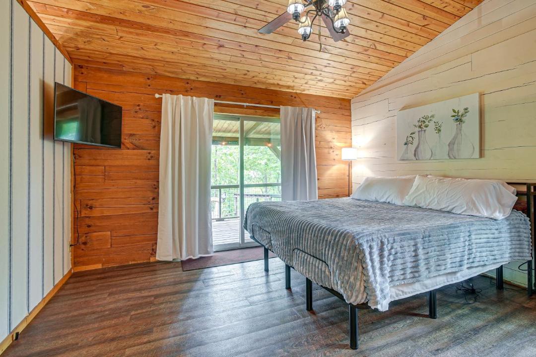 Photo of Bedroom in White Cottage