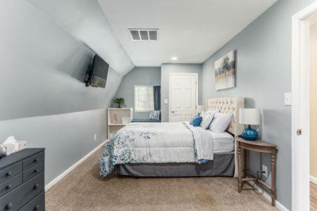 Photo of Bedroom in Lewis Center