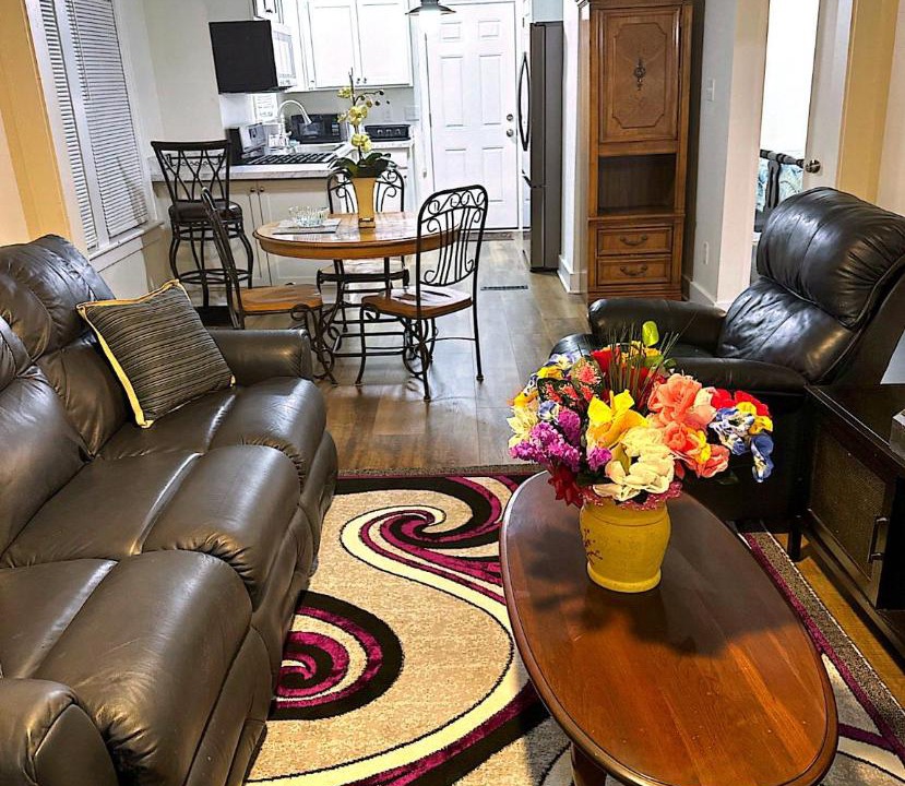 Photo of Livingroom in Akron