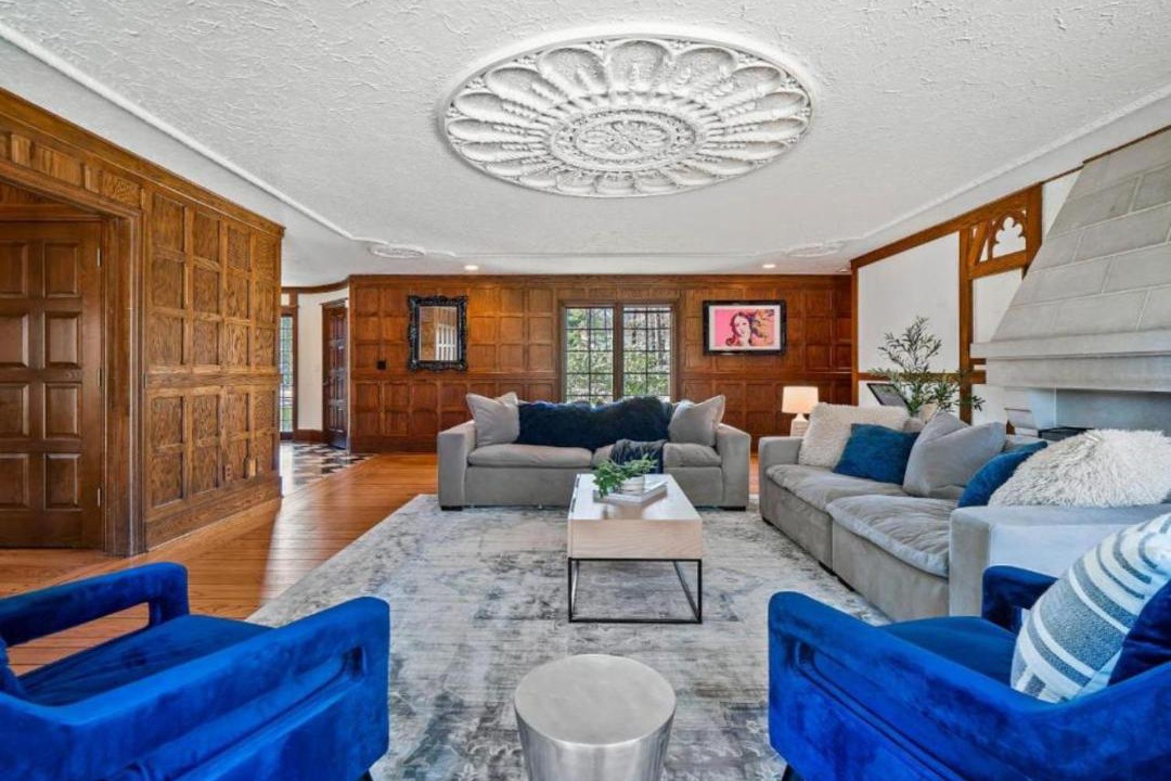 Photo of Livingroom in Northwest Akron