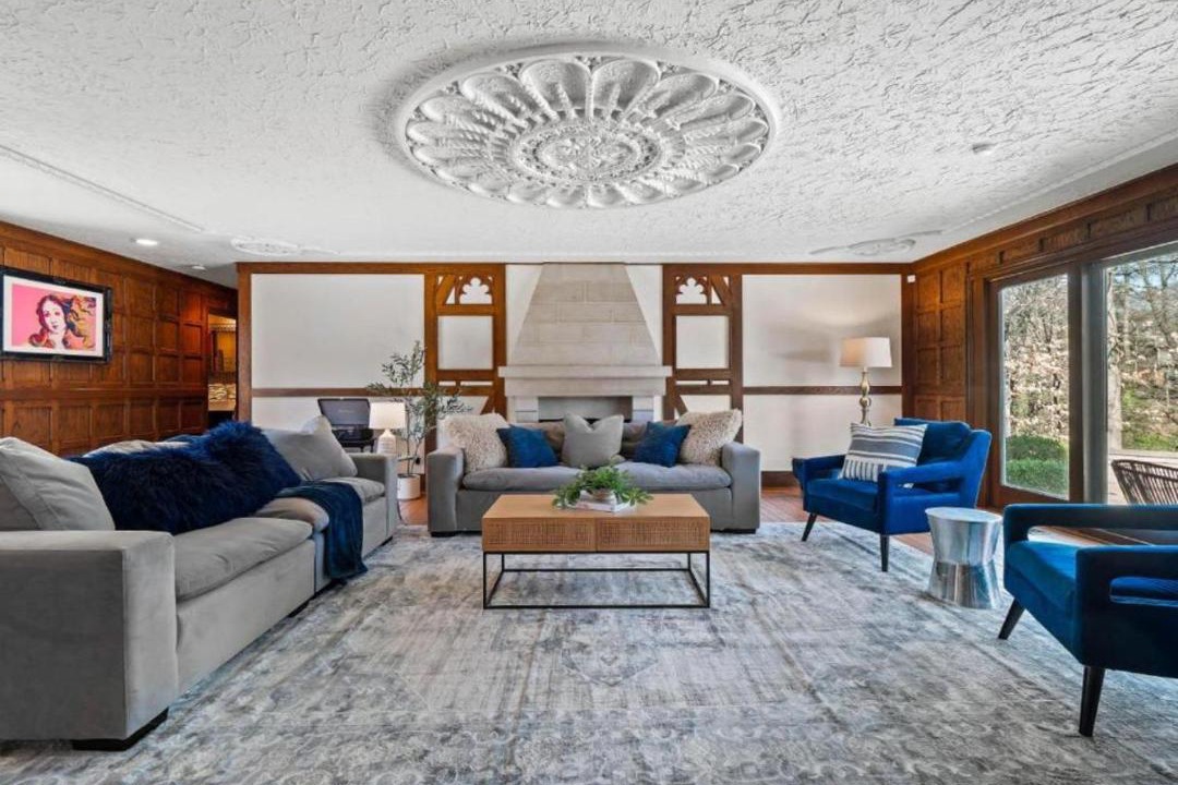 Photo of Livingroom in Northwest Akron