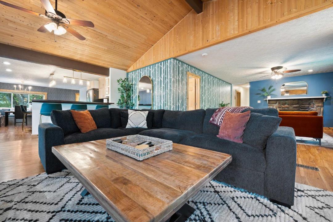 Photo of Livingroom in Sugar Grove