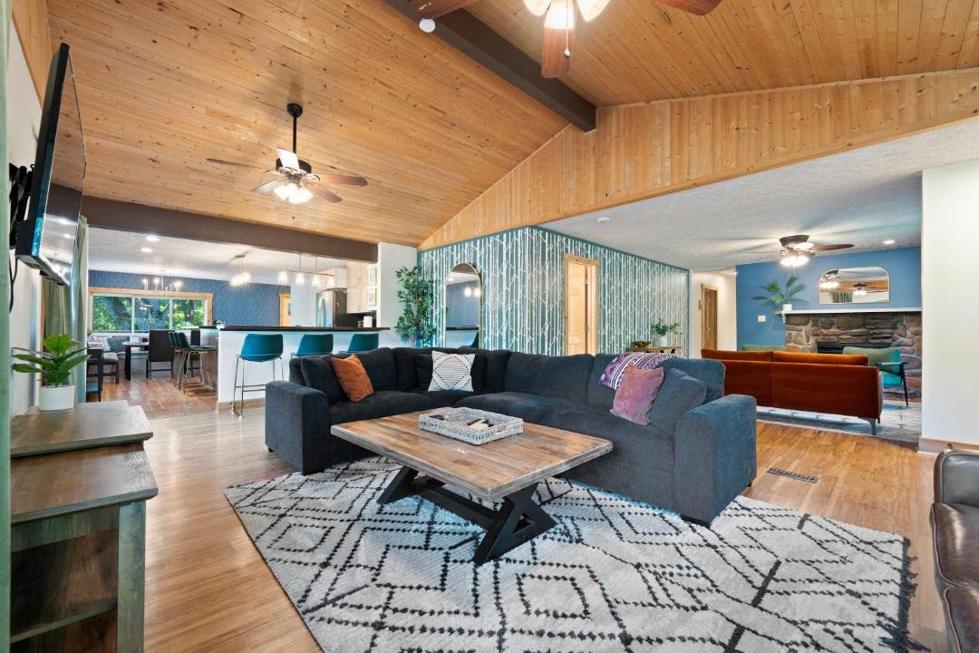 Photo of Livingroom in Sugar Grove