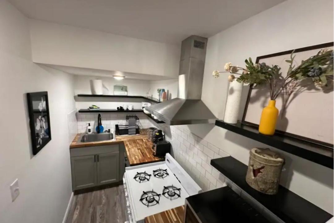 Photo of Kitchen in Livingston Park