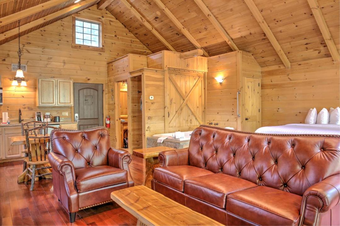 Photo of Livingroom in Millersburg