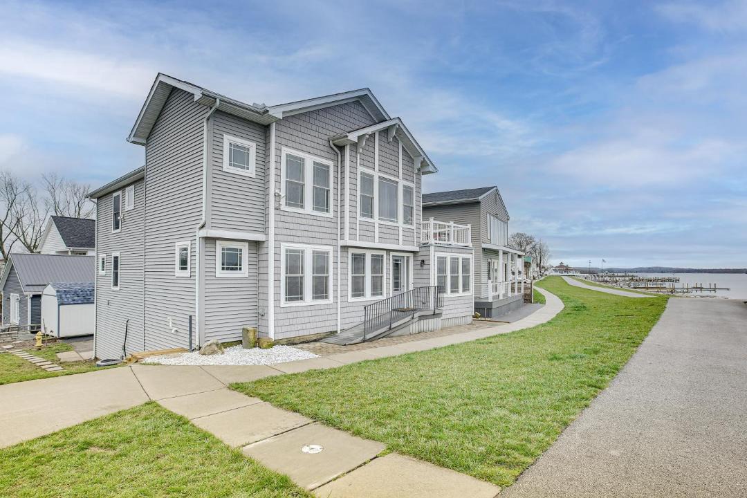 Photo of Buildings in Buckeye Lake
