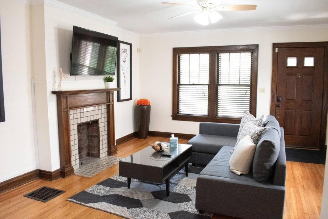 Photo of Livingroom in Clintonville
