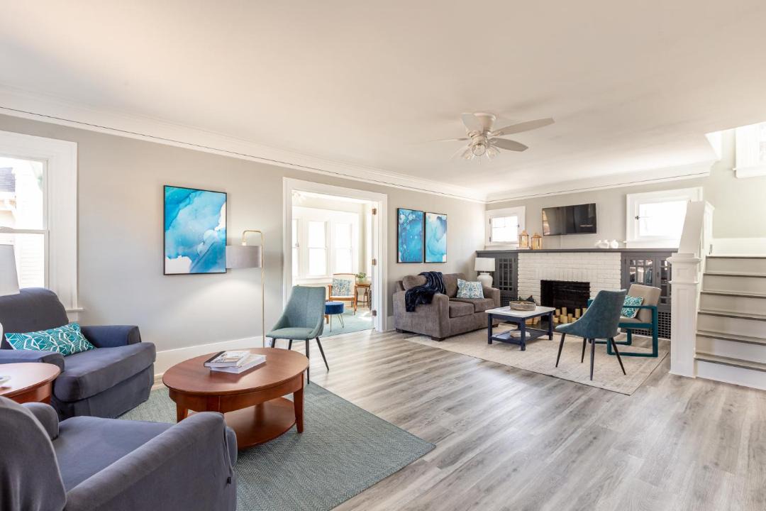 Photo of Livingroom in Highland Square