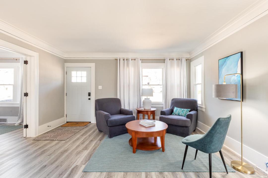 Photo of Livingroom in Highland Square
