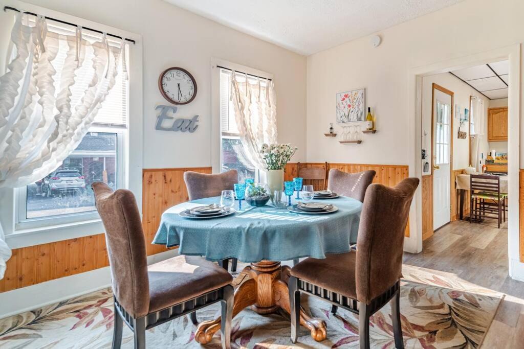 Photo of Livingroom in Cuyahoga Falls