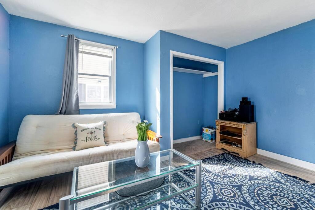 Photo of Livingroom in Akron