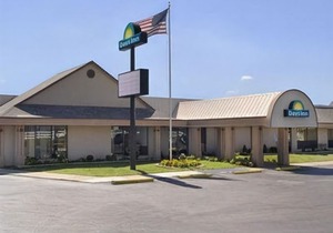 Days Inn by Wyndham Grove City Columbus South