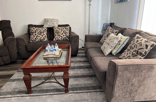 Reynoldsburg Condo | Cozy 2-bedroom 3 queen bed, condo with WiFi, AC in amazing Reynoldsburg