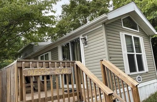 Senecaville Cabin | Queen's Place near Seneca Lake